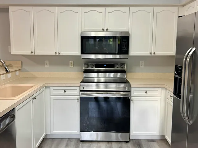 $2,400 | 2216 White Pine Circle, Unit D, Greenacres, FL 33415