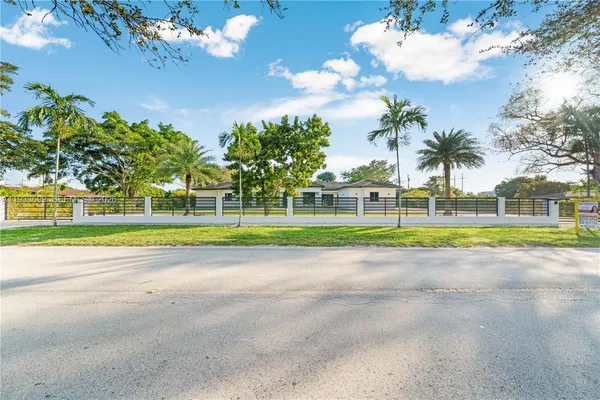 $3,990,000 | 10398 Southwest 64th Street, Miami, FL 33173