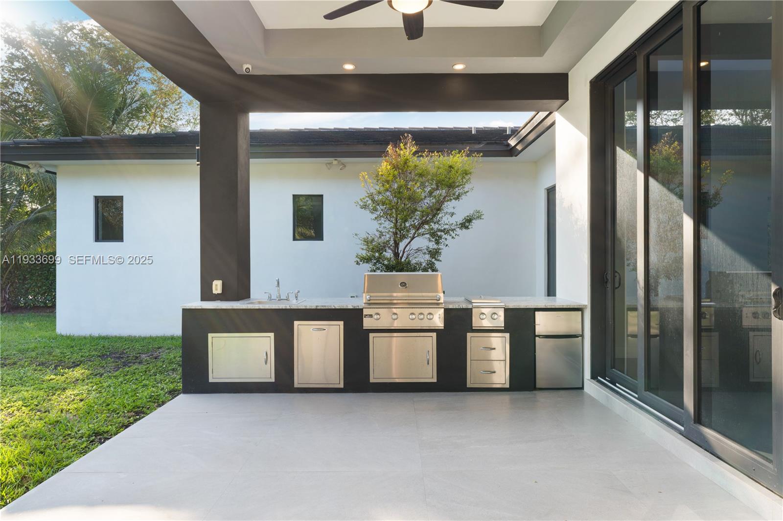 10398 Southwest 64th Street Miami, FL 33173 - Photo 48 of 88 a view of a house with backyard and a garden