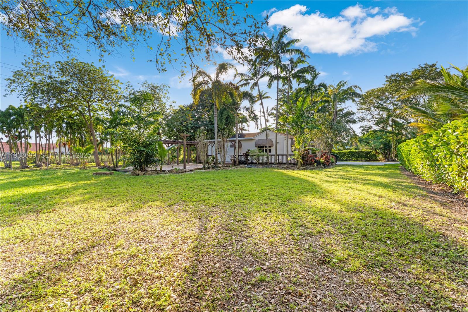 10398 Southwest 64th Street Miami, FL 33173 - Photo 59 of 88 a view of a volley ball court