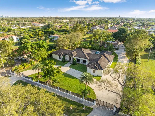 $4,100,000 | 10398 Southwest 64th Street, Miami, FL 33173