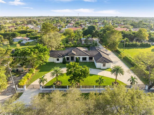 $4,100,000 | 10398 Southwest 64th Street, Miami, FL 33173