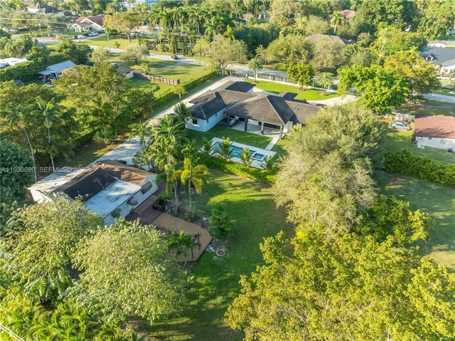$4,100,000 | 10398 Southwest 64th Street, Miami, FL 33173