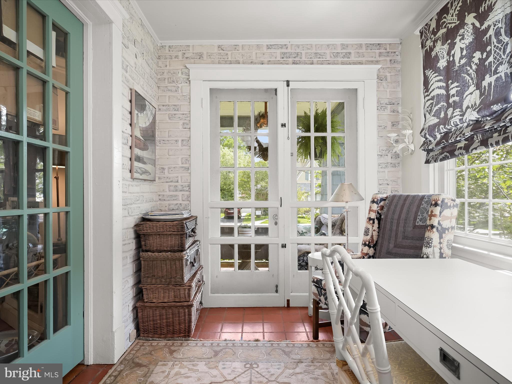 112 Park Drive Baltimore, MD 21228 - Photo 17 of 86 Sunroom with Wet Bar