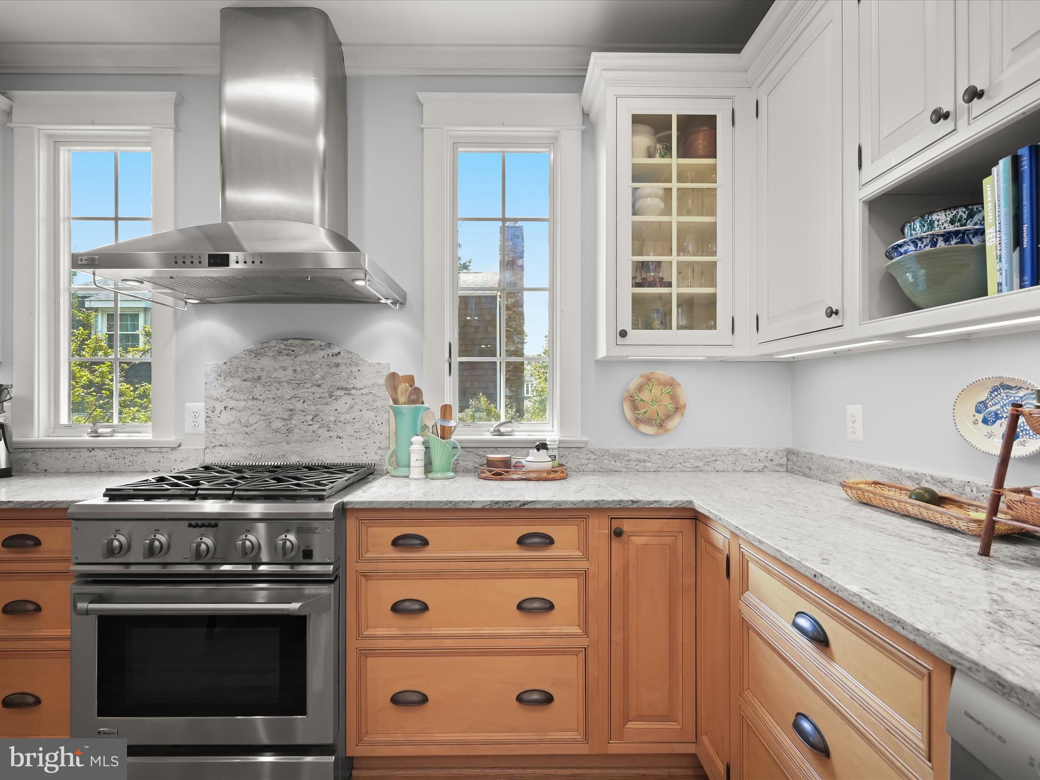 112 Park Drive Baltimore, MD 21228 - Photo 23 of 86 a kitchen with cabinets appliances and a sink