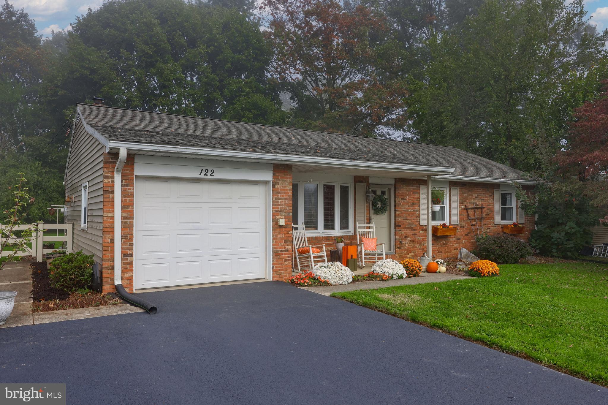 122 South Oak Street Lititz, PA 17543 - Photo 2 of 32