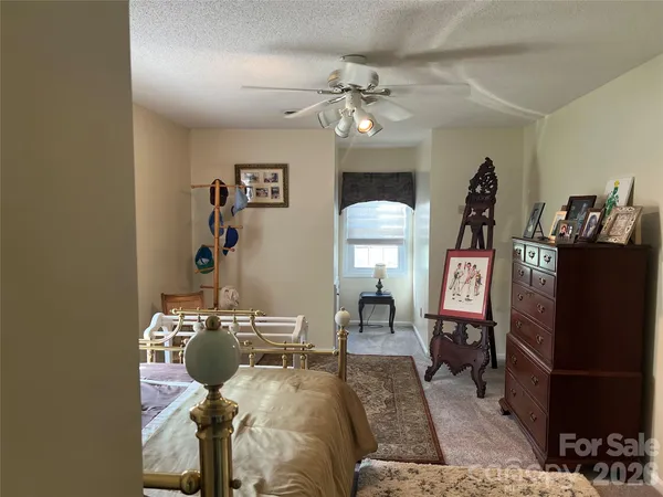 a view of a livingroom with furniture