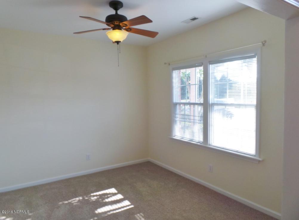 913 Ruffin Street Wilmington, NC 28412 - Photo 5 of 15 913RuffinDining