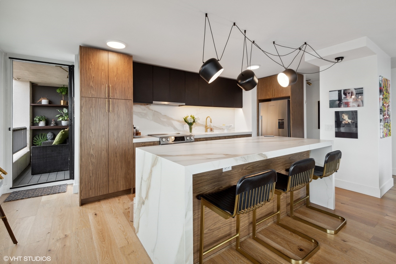 1030 North State Street, Unit 21E Chicago, IL 60610 - Photo 17 of 42 a kitchen with a table and chairs in it