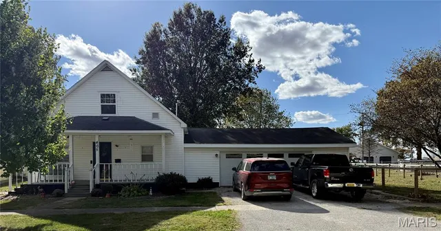 $145,000 | 405 North Vine Street, Nokomis, IL 62075