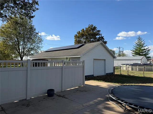 $145,000 | 405 North Vine Street, Nokomis, IL 62075