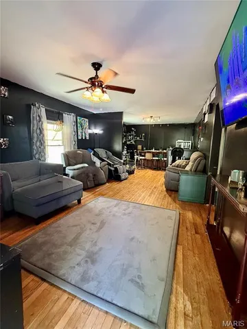 $145,000 | 405 North Vine Street, Nokomis, IL 62075