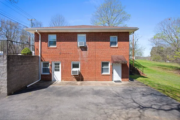 $805 | 521 Hawkins Road, Unit 4, Clarksville, TN 37040