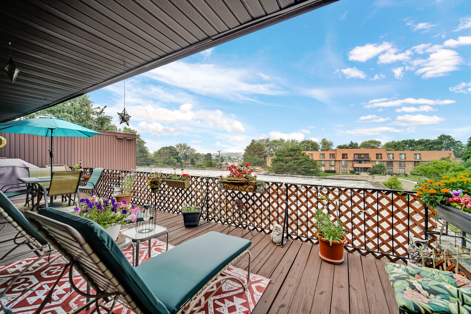 4000 Dundee Road, Unit 302 Northbrook, IL 60062 - Photo 12 of 12 a outdoor view with a sitting space