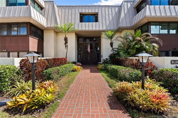 $249,000 | 1800 Southeast St Lucie Boulevard, Unit 8101, Stuart, FL 34996