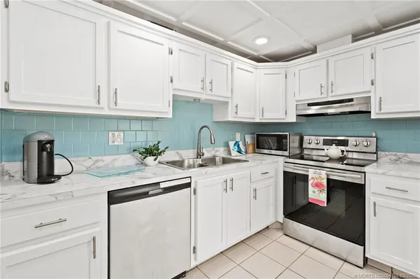 $249,000 | 1800 Southeast St Lucie Boulevard, Unit 8101, Stuart, FL 34996