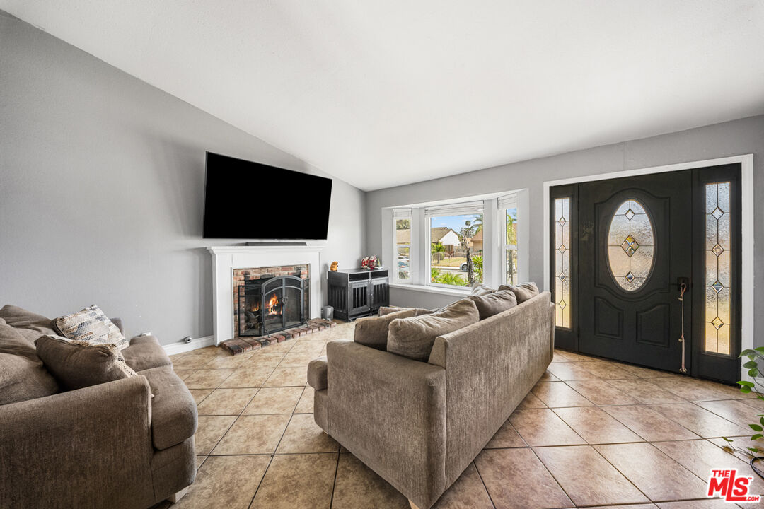 1350 West Morgan Street Rialto, CA 92376 - Photo 6 of 34