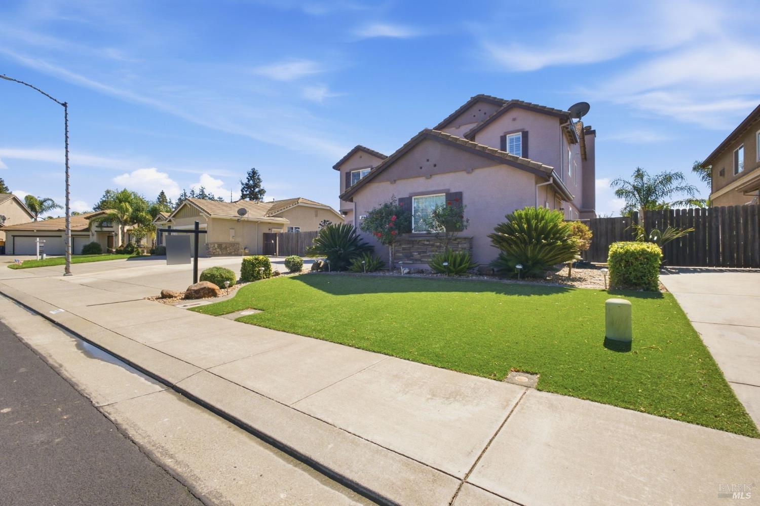280 Rennert Way Dixon, CA 95620 - Photo 8 of 52 Gallery Image 8