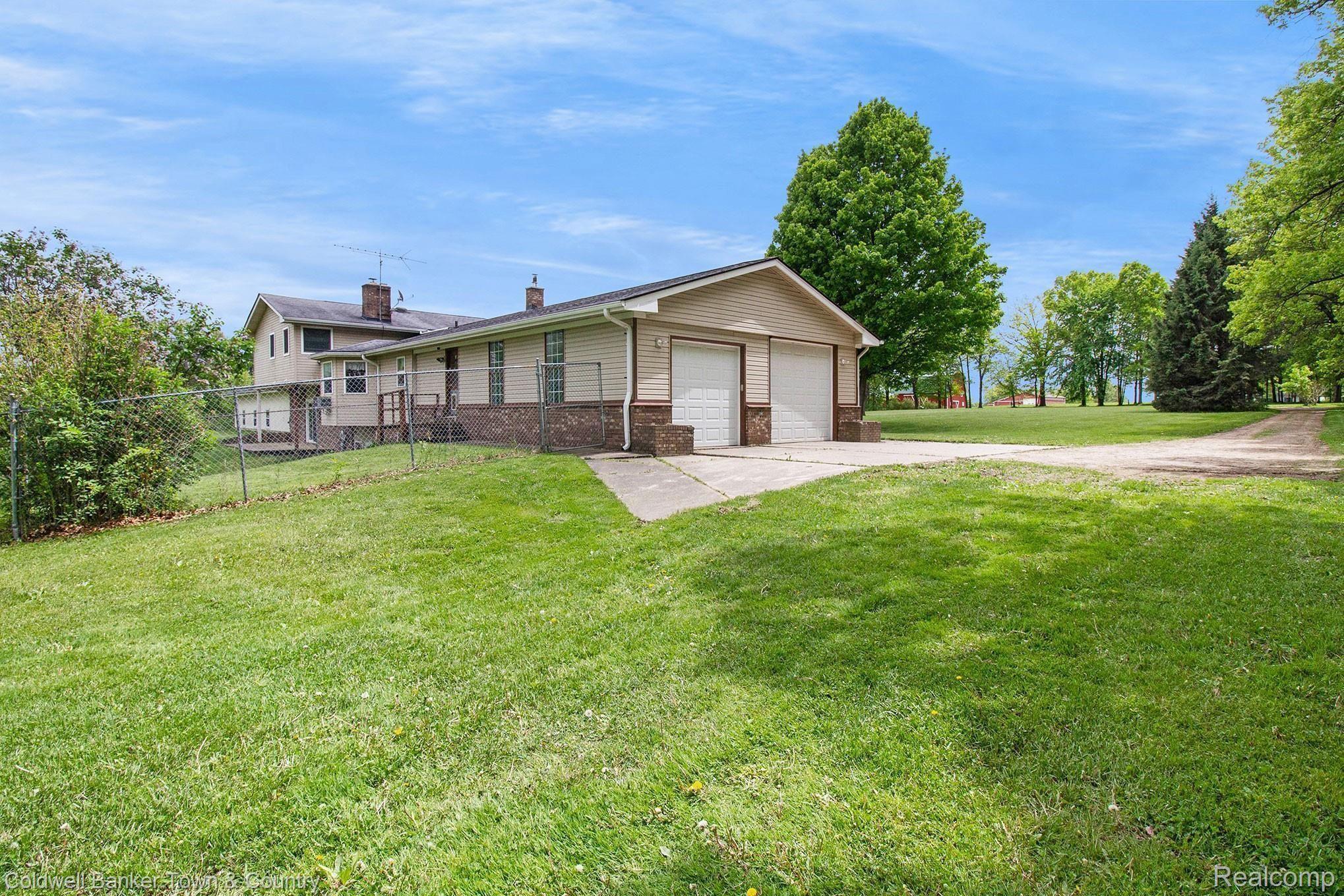 6751 Dunn Road Howell, MI 48855 - Photo 4 of 29 IMG_8045.jpg