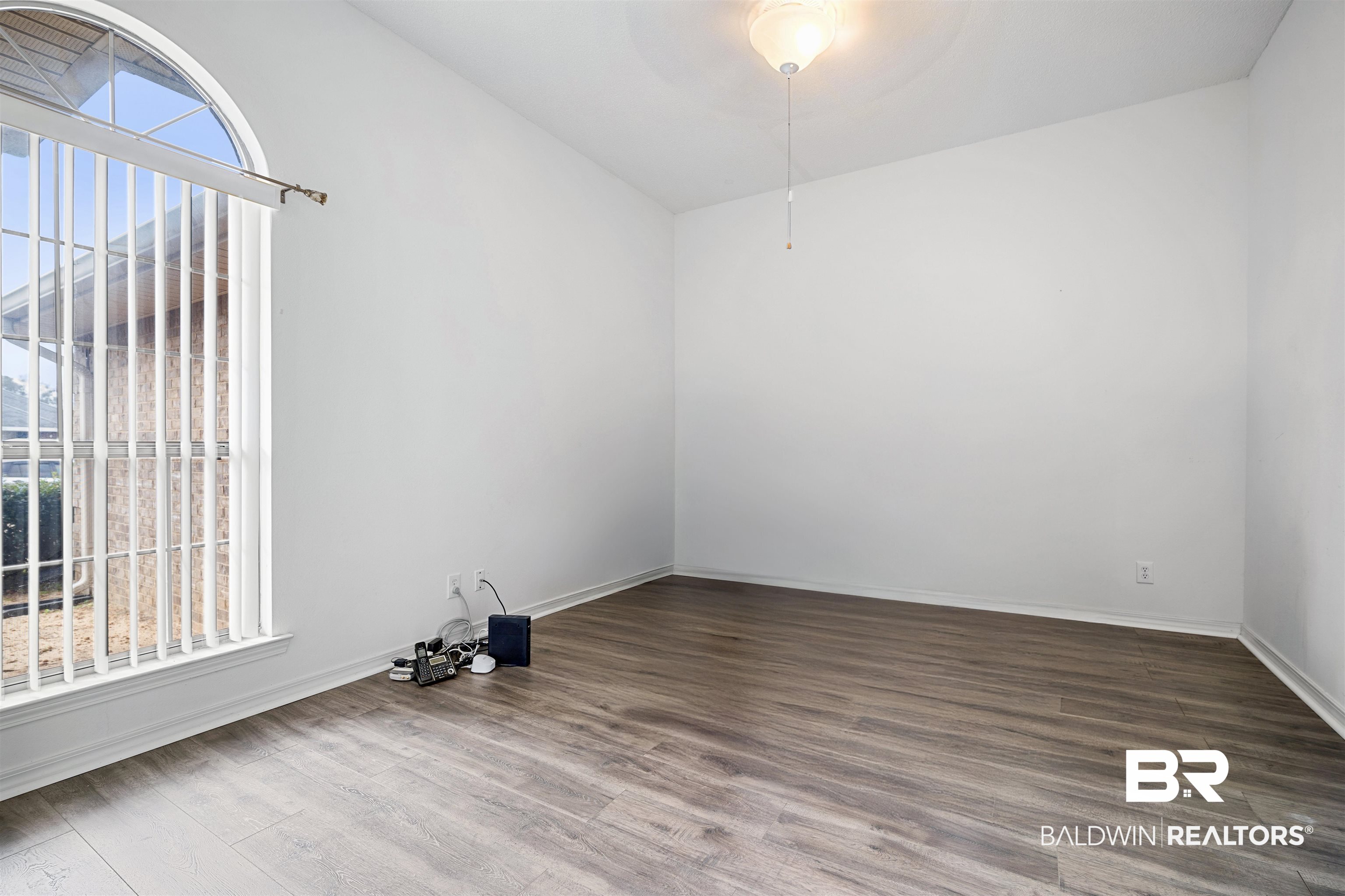 10692 Middle Oak Drive Mobile, AL 36695 - Photo 4 of 27 Spare room perfect for home office or can be converted into another bedroom.