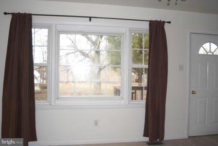 5493 Courtneys Corner Road Sumerduck, VA 22742 - Photo 5 of 21 Living Room
