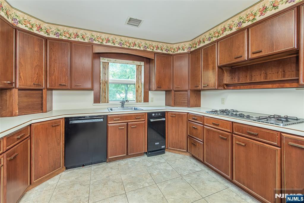 15-15 Jordan Road Fair Lawn, NJ 07410 - Photo 14 of 26 Gallery Image 14