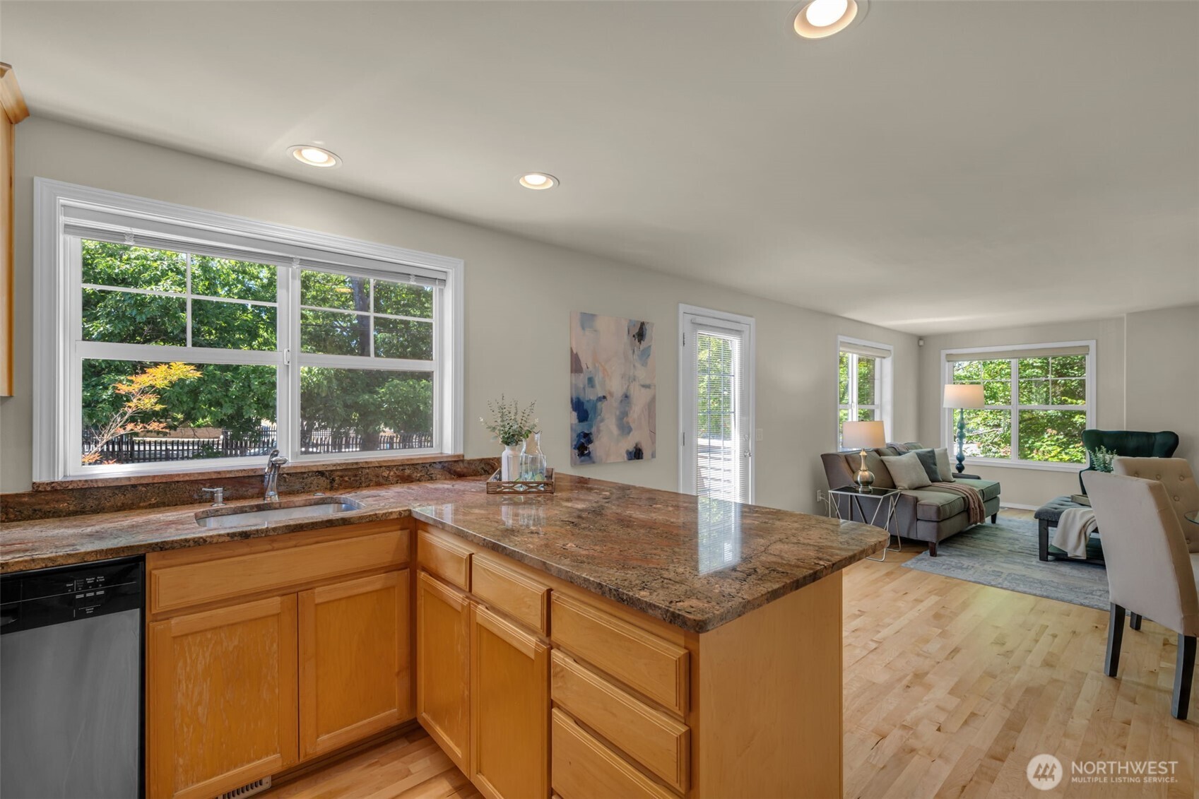 4720 Interlake Avenue North Seattle, WA 98103 - Photo 15 of 40