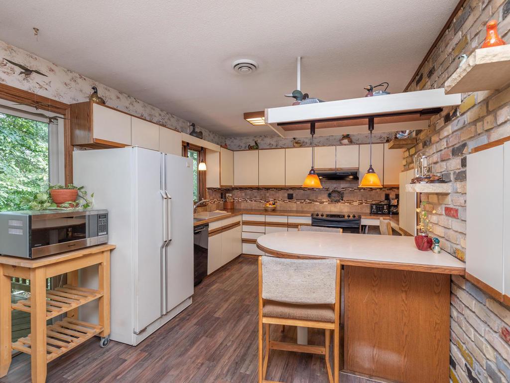 3833 Vandan Road Minnetonka, MN 55345 - Photo 7 of 33