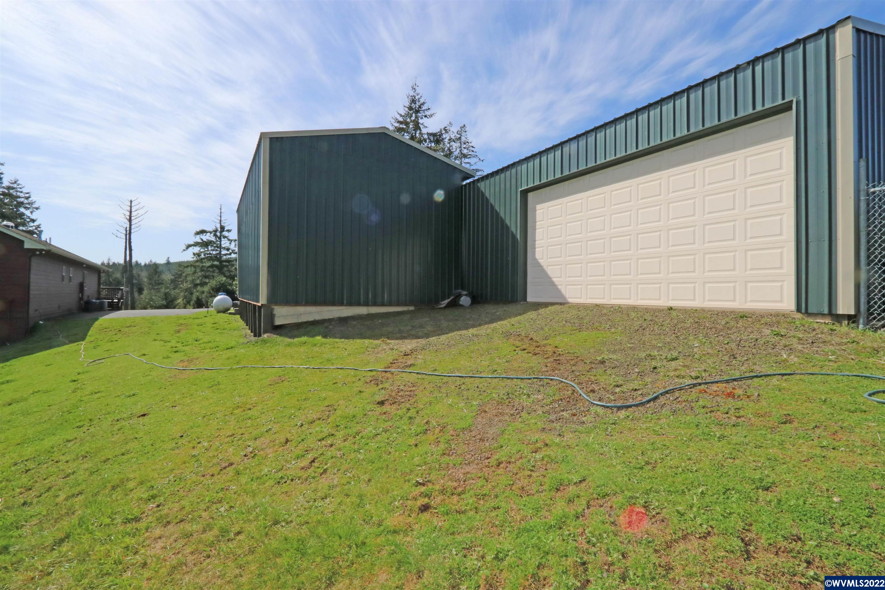 16955 Selden Road Dallas, OR 97338 - Photo 37 of 41 a view of a garage