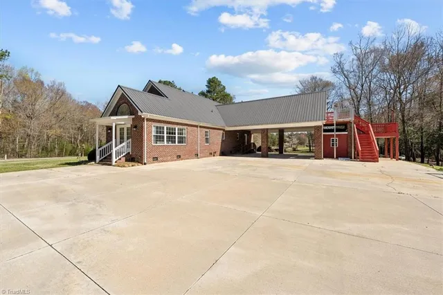 $1,095,000 | 23901 Nc Highway, Bennett, NC 27208