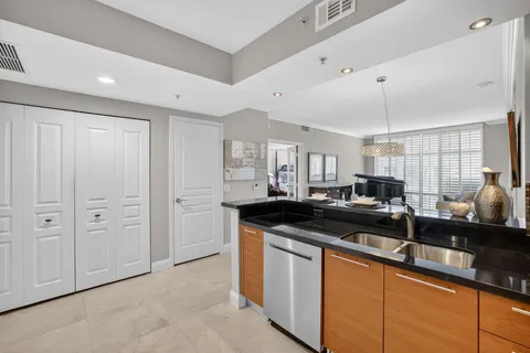 $564,900 | 350 Southeast 2nd Street, Unit 640, Fort Lauderdale, FL 33301