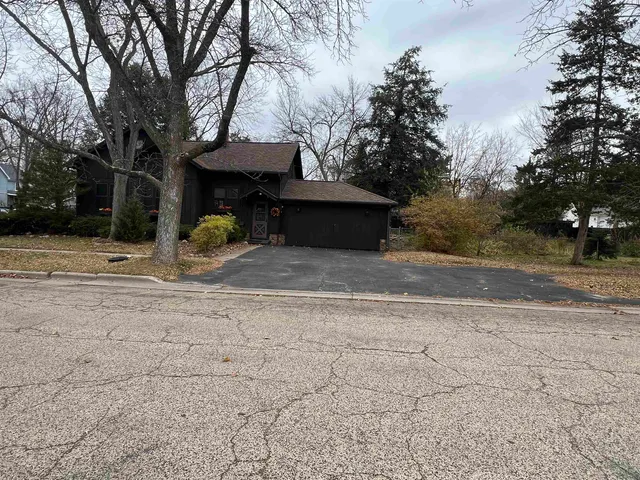 $287,000 | 1102 Church Street, Wisconsin Dells, WI 53965