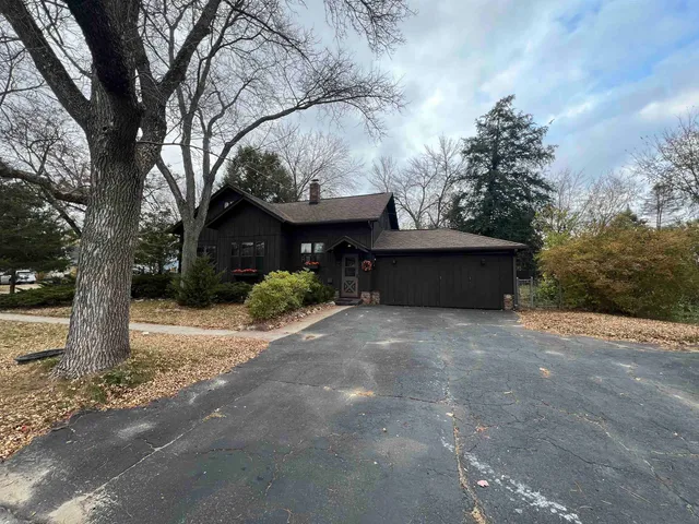 $287,000 | 1102 Church Street, Wisconsin Dells, WI 53965