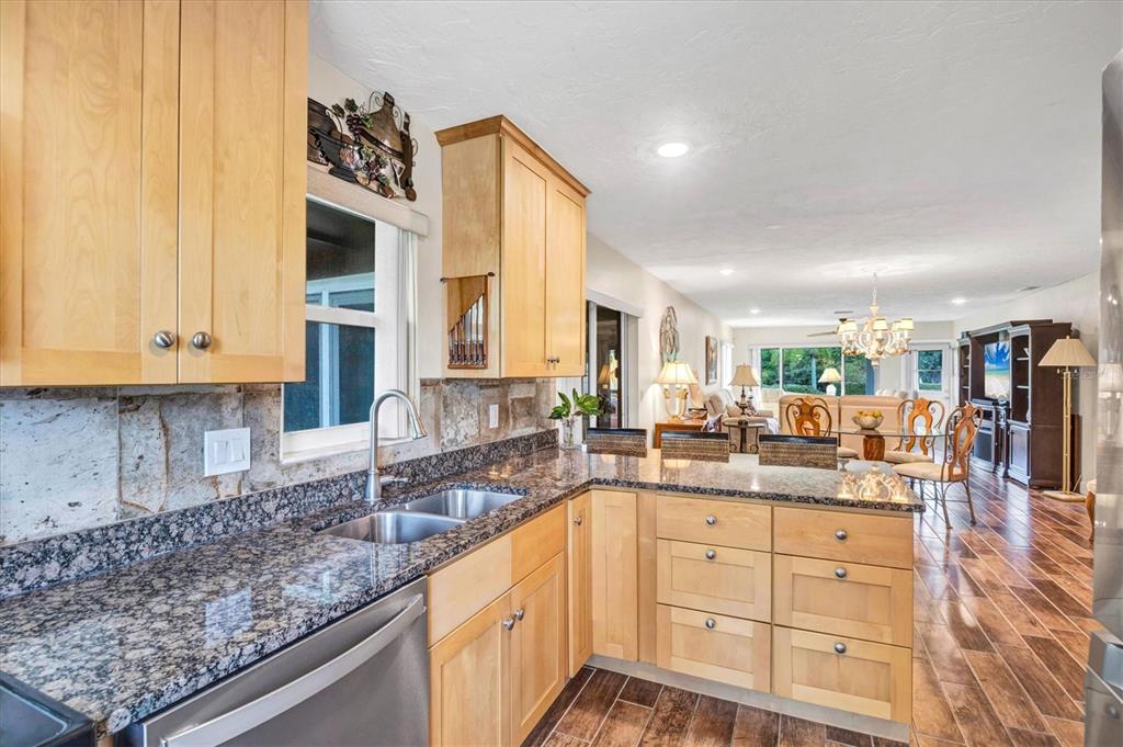 6416 Mercer Road Bradenton, FL 34207 - Photo 13 of 38 Gallery Image 13