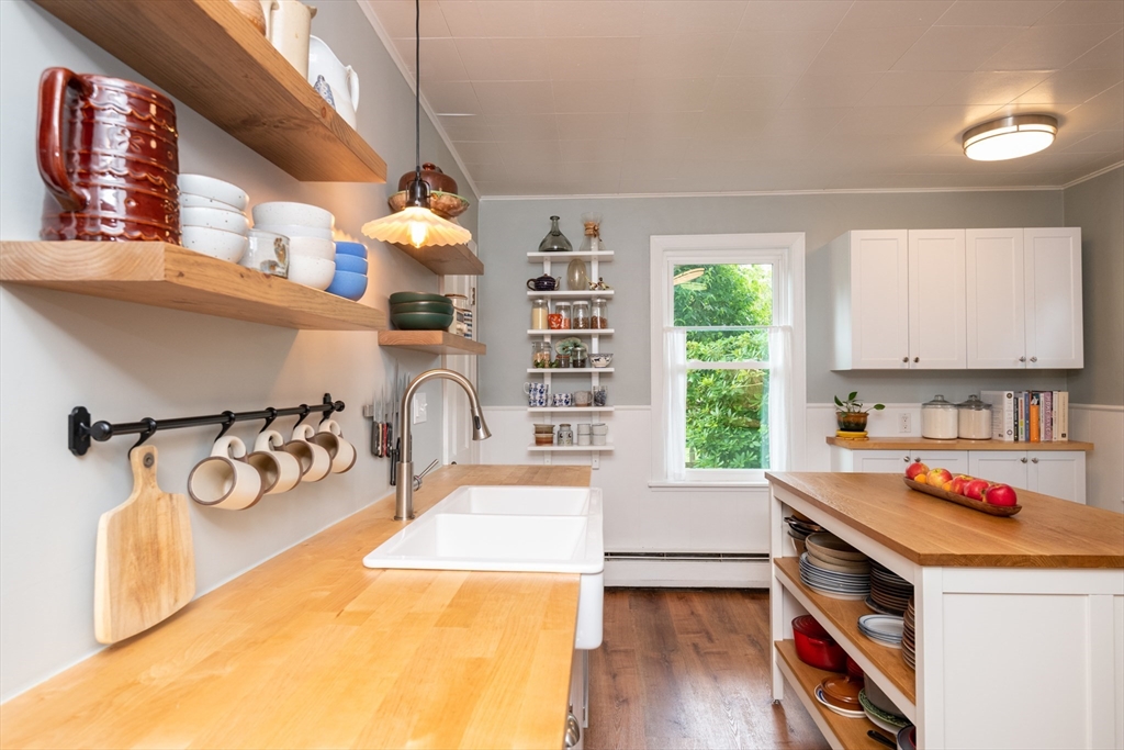 121 Linden Street Hamilton, MA 01982 - Photo 13 of 42