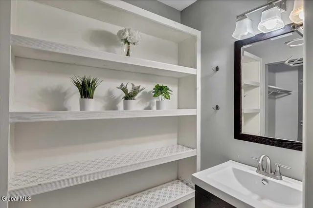 $249,900 | 132 Point Of Woods Drive, Albany, NY 12203