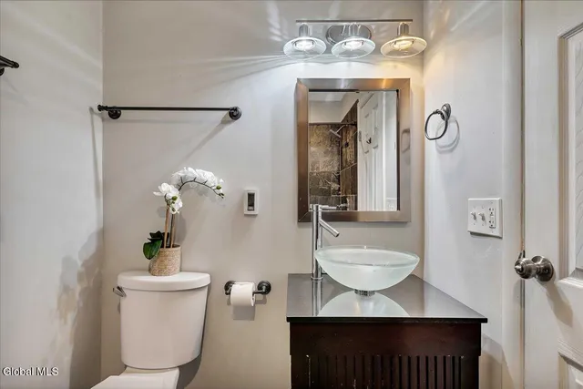 $249,900 | 132 Point Of Woods Drive, Albany, NY 12203