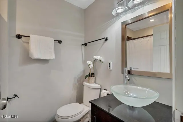 $249,900 | 132 Point Of Woods Drive, Albany, NY 12203