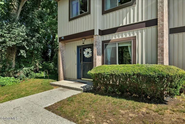 $249,900 | 132 Point Of Woods Drive, Albany, NY 12203