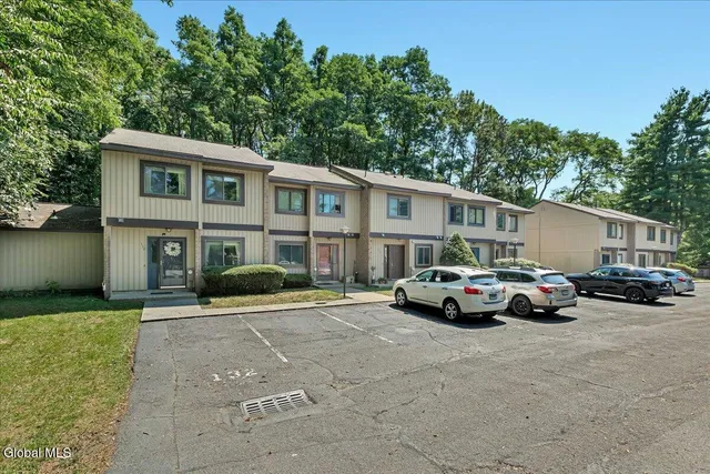 $249,900 | 132 Point Of Woods Drive, Albany, NY 12203