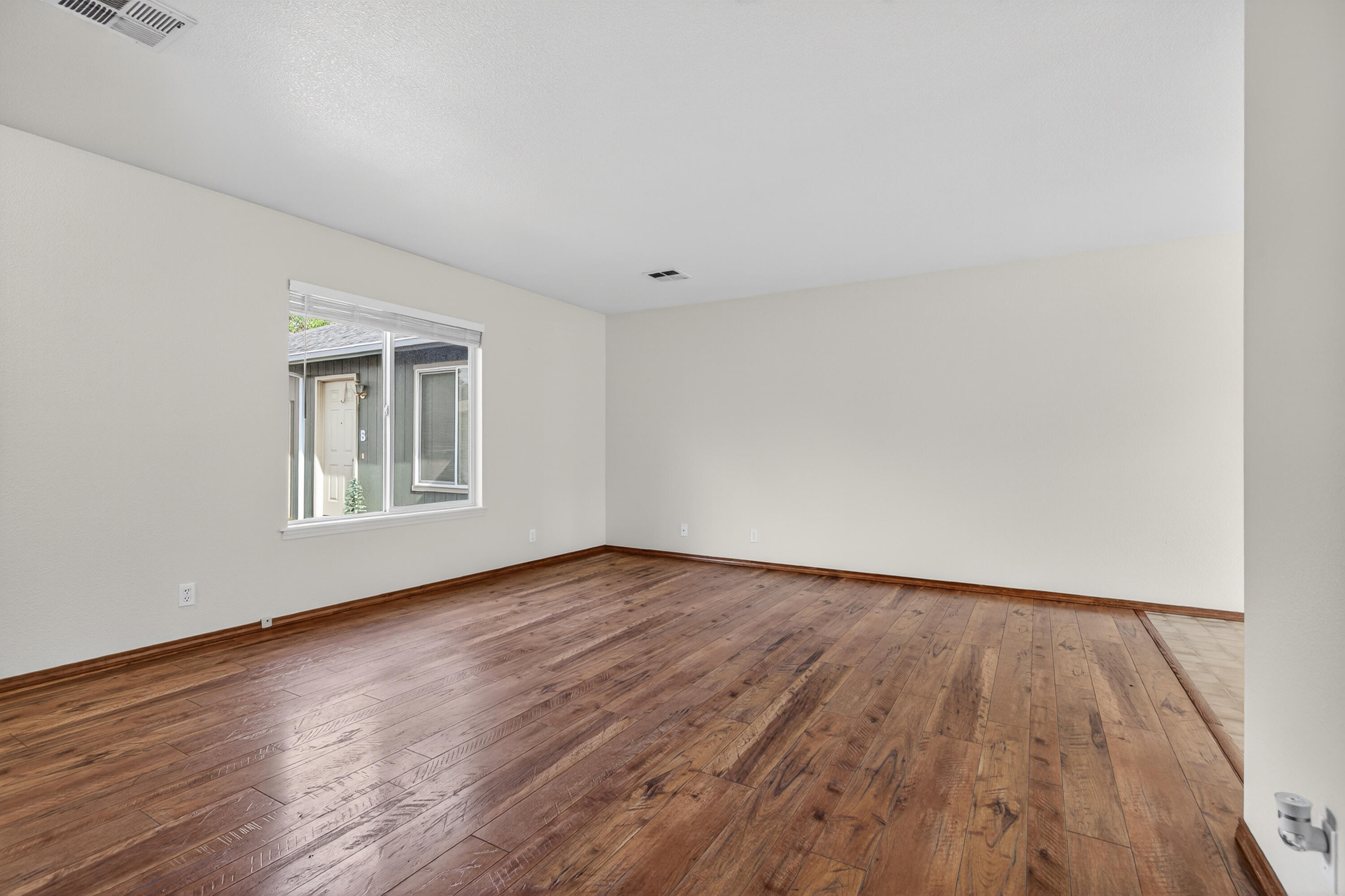 1232 West Harbeck Road Grants Pass, OR 97527 - Photo 8 of 24