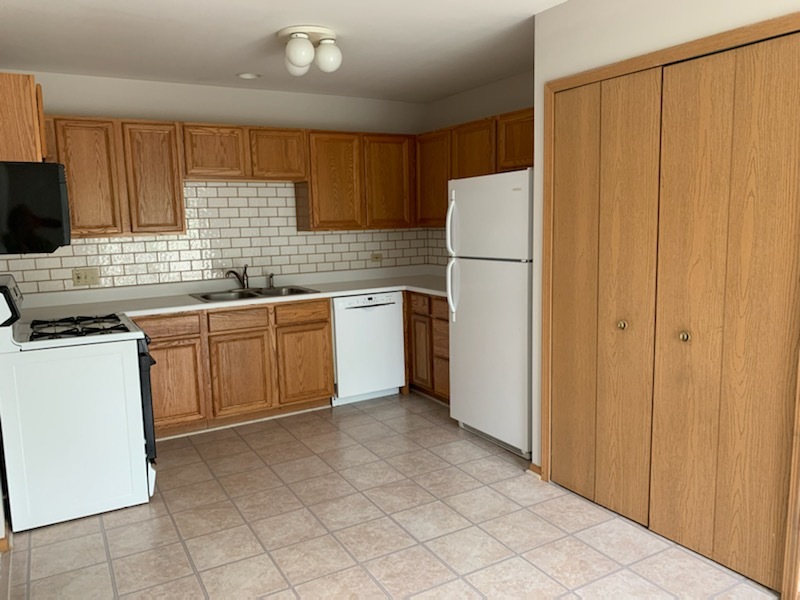 500 Westwood Court, Unit B Crystal Lake, IL 60014 - Photo 4 of 13