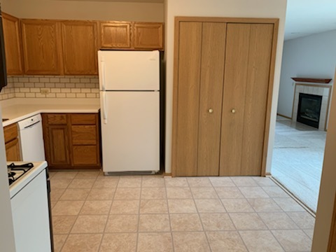 500 Westwood Court, Unit B Crystal Lake, IL 60014 - Photo 5 of 13