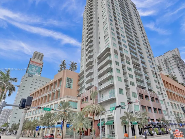 $2,700 | 244 Biscayne Boulevard, Unit 406, Miami, FL 33132