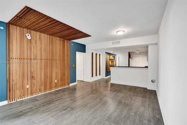 $2,700 | 244 Biscayne Boulevard, Unit 406, Miami, FL 33132