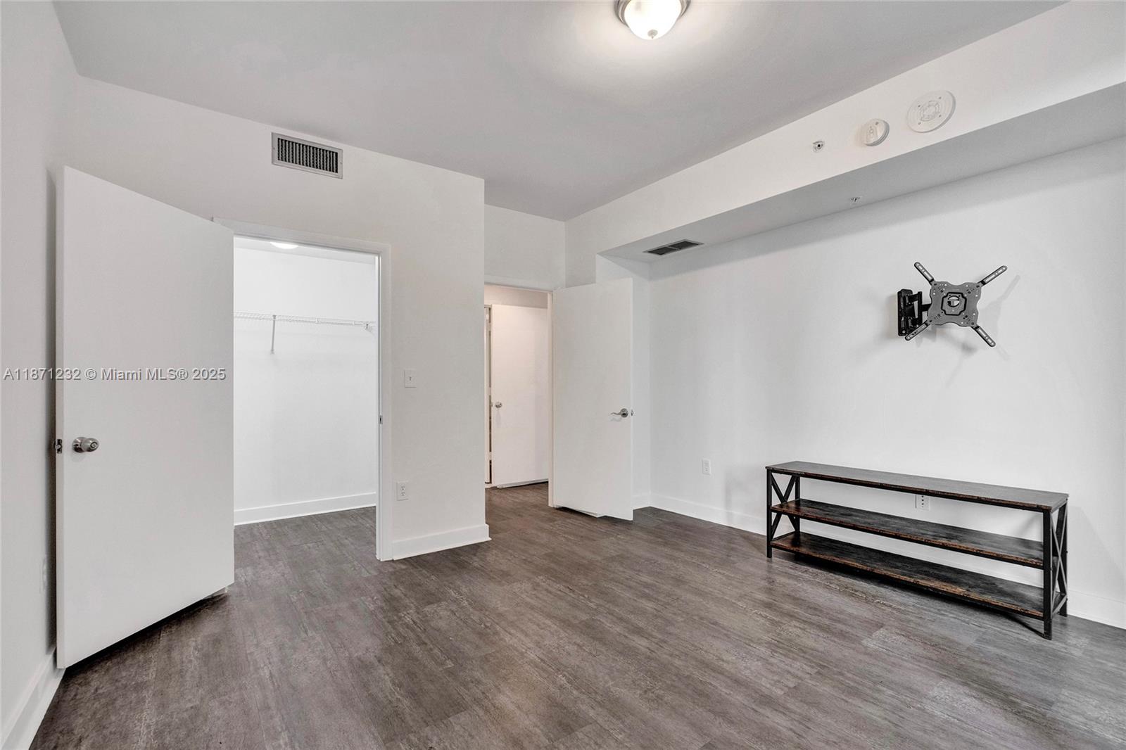 244 Biscayne Boulevard, Unit 406 Miami, FL 33132 - Photo 15 of 28 a view of a livingroom with wooden floor