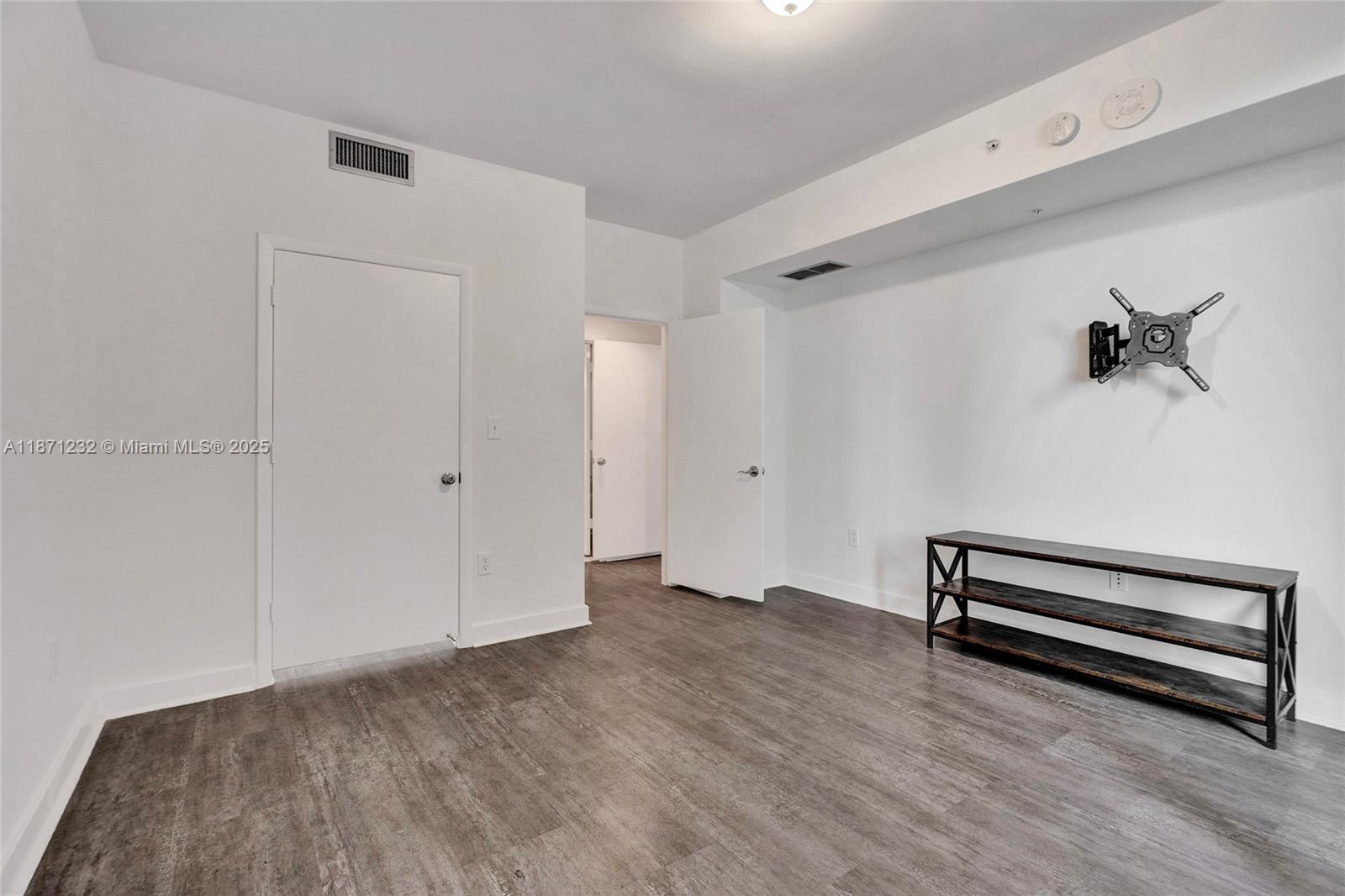 244 Biscayne Boulevard, Unit 406 Miami, FL 33132 - Photo 16 of 28 a view of a room with a ceiling fan