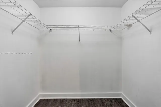 $2,700 | 244 Biscayne Boulevard, Unit 406, Miami, FL 33132