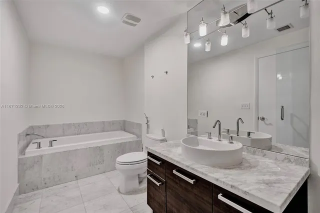 $2,700 | 244 Biscayne Boulevard, Unit 406, Miami, FL 33132