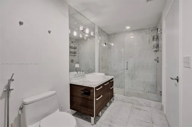 $2,700 | 244 Biscayne Boulevard, Unit 406, Miami, FL 33132